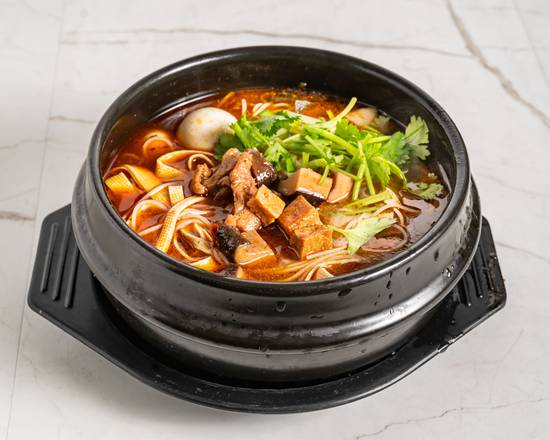 砂锅麻辣米线 - Spicy Vermicelli in Clay Pot